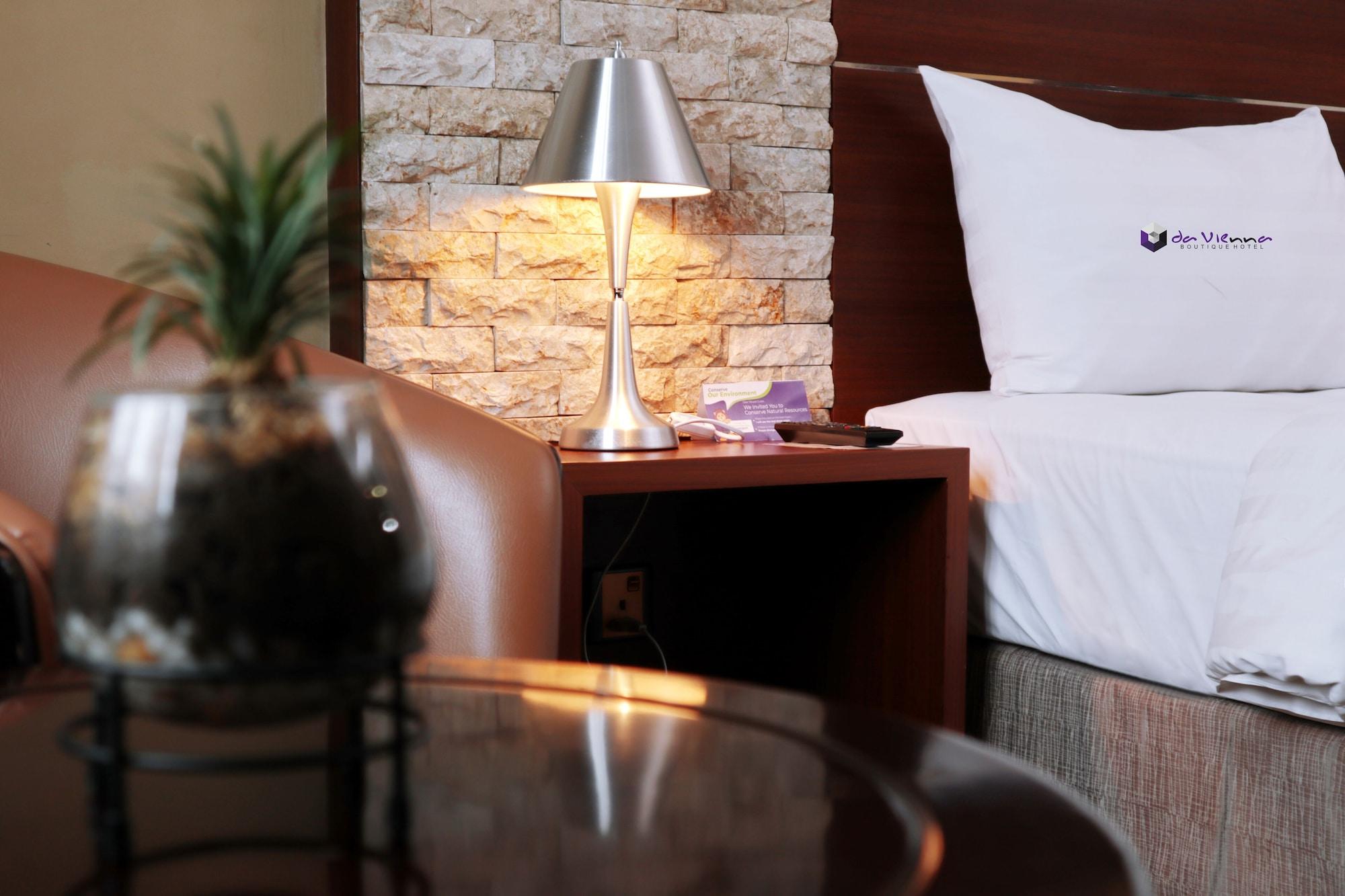 Da Vienna Boutique Hotel Batam Экстерьер фото