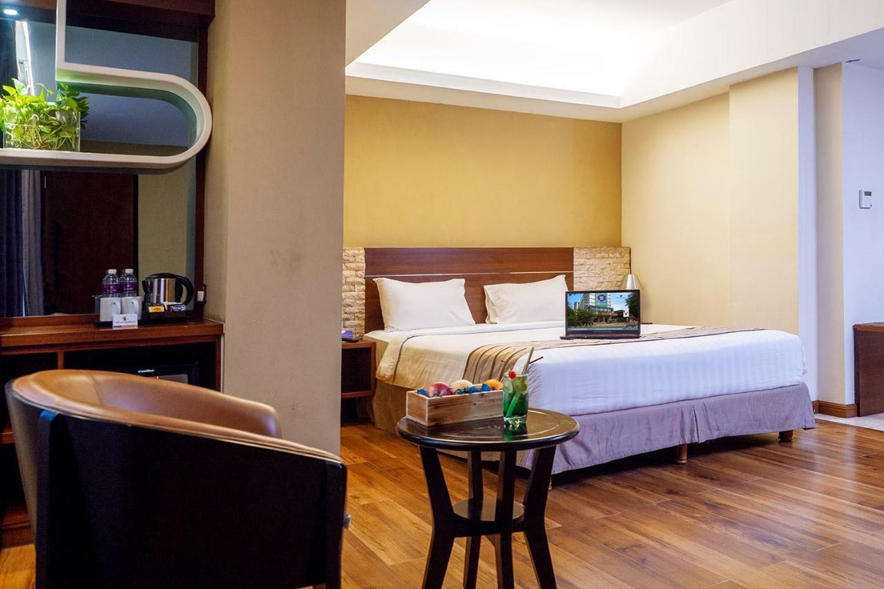 Da Vienna Boutique Hotel Batam Экстерьер фото